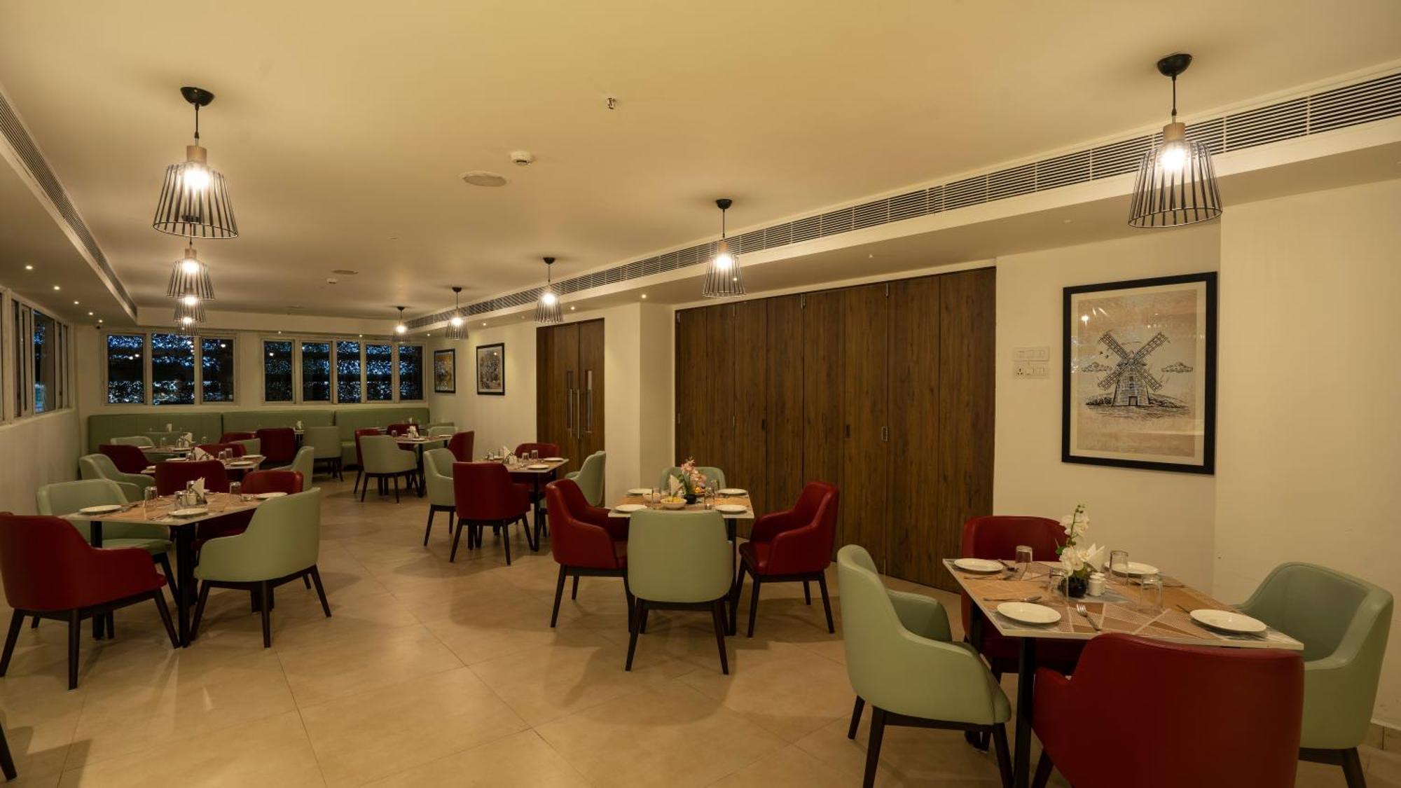 Grand Continent Secunderabad A Sarovar Portico Affiliate Hotel Bagian luar foto