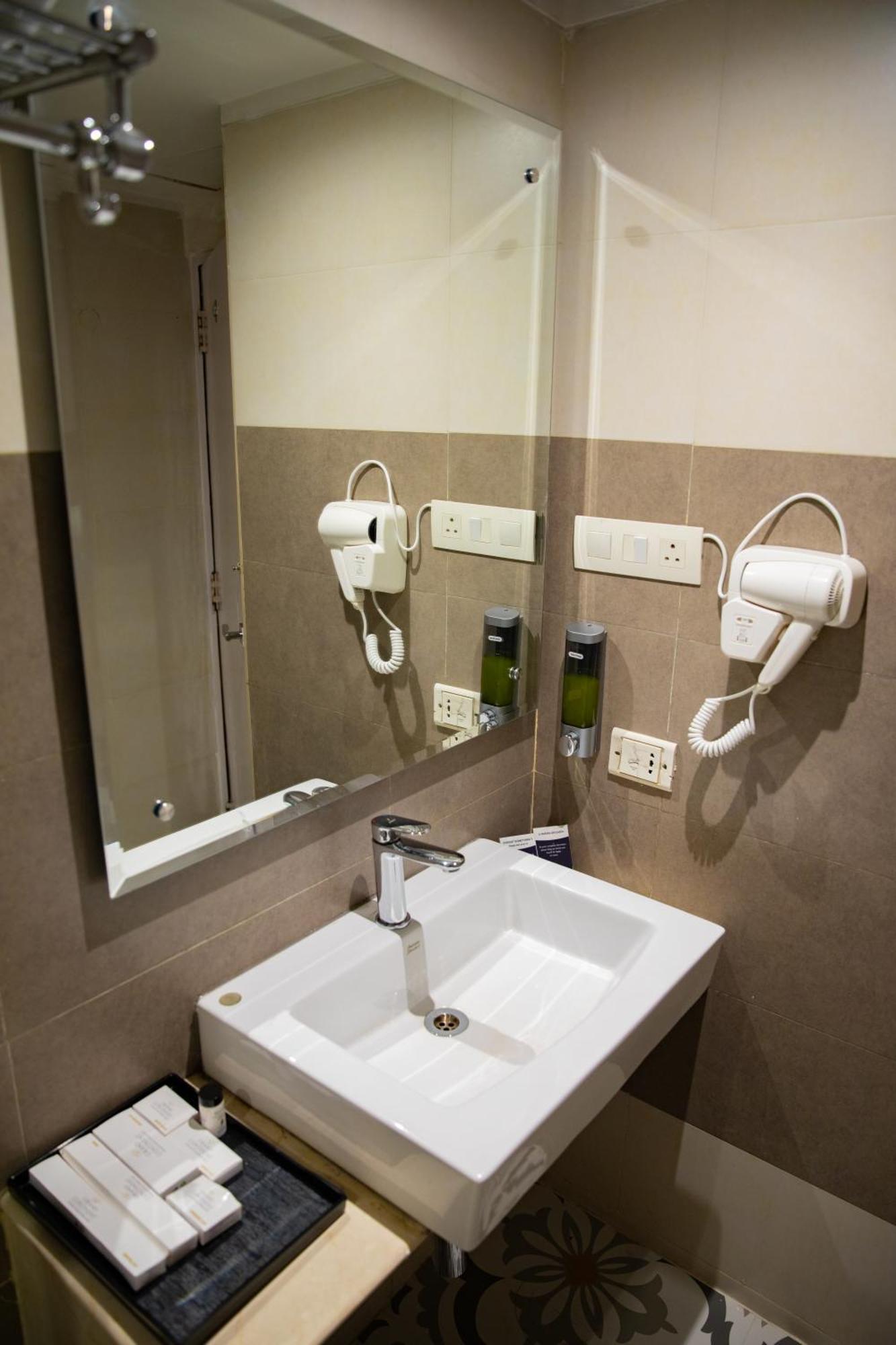 Grand Continent Secunderabad A Sarovar Portico Affiliate Hotel Bagian luar foto