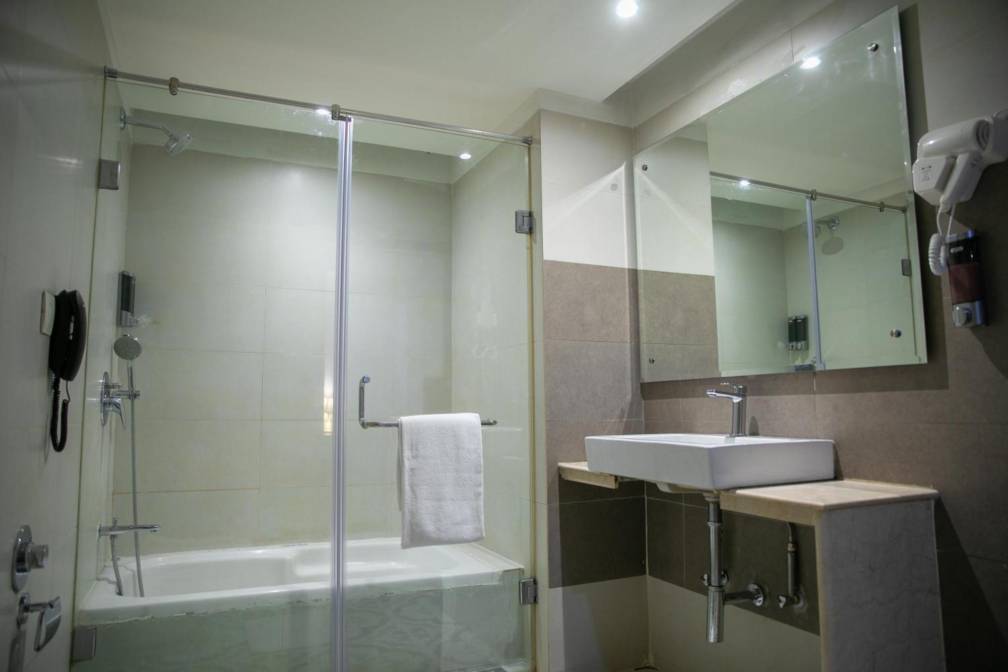 Grand Continent Secunderabad A Sarovar Portico Affiliate Hotel Bagian luar foto